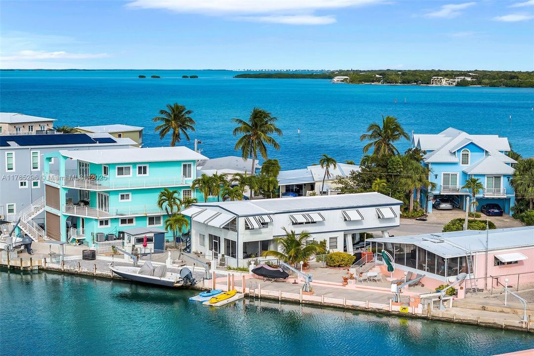 Recently Rented: $4,000 (3 beds, 3 baths, 1579 Square Feet)