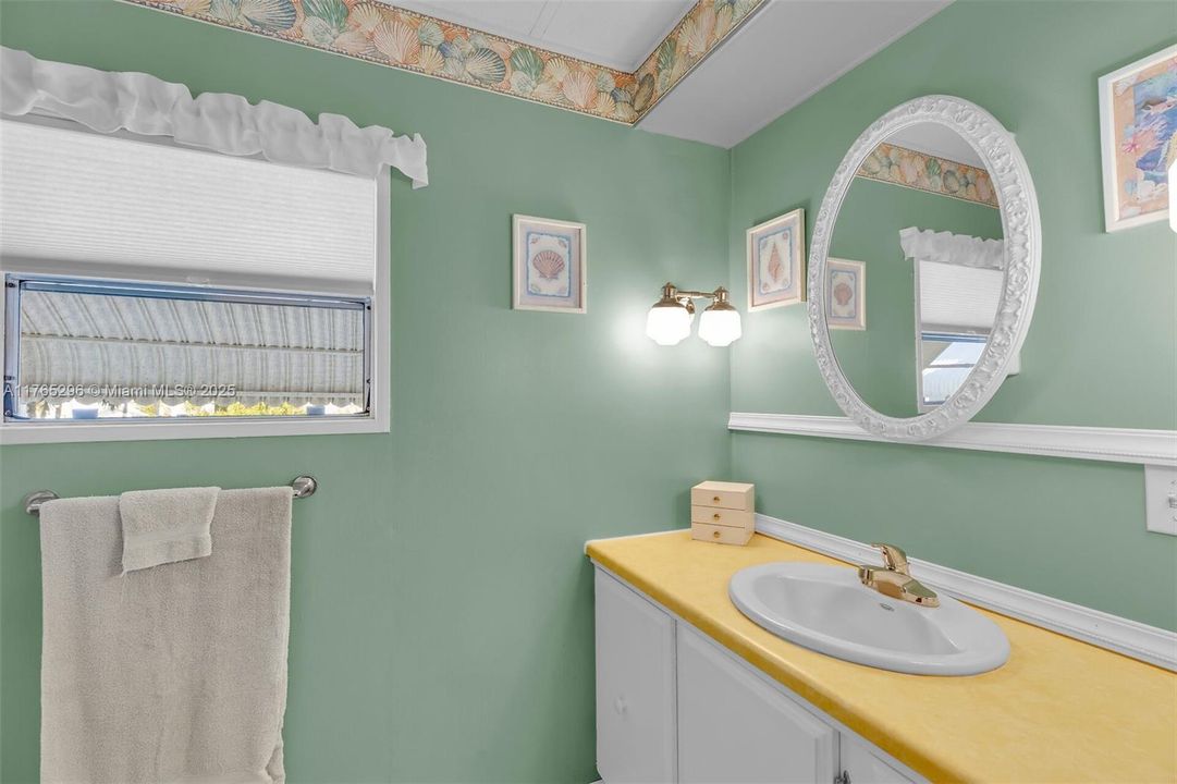 Recently Rented: $4,000 (3 beds, 3 baths, 1579 Square Feet)