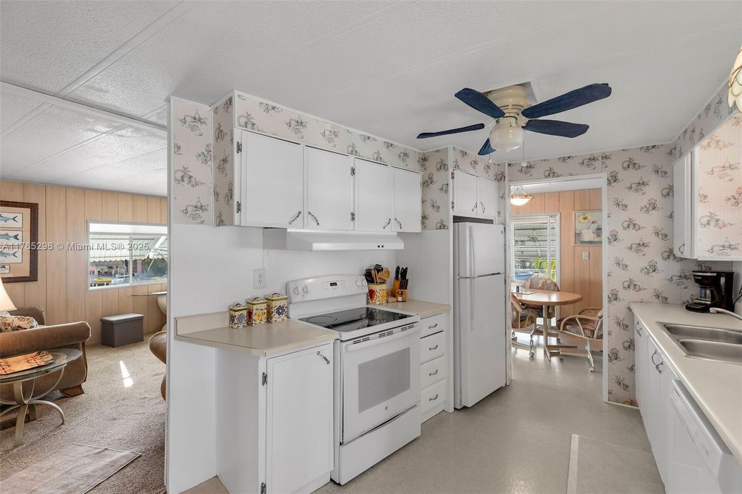 Recently Rented: $4,000 (3 beds, 3 baths, 1579 Square Feet)