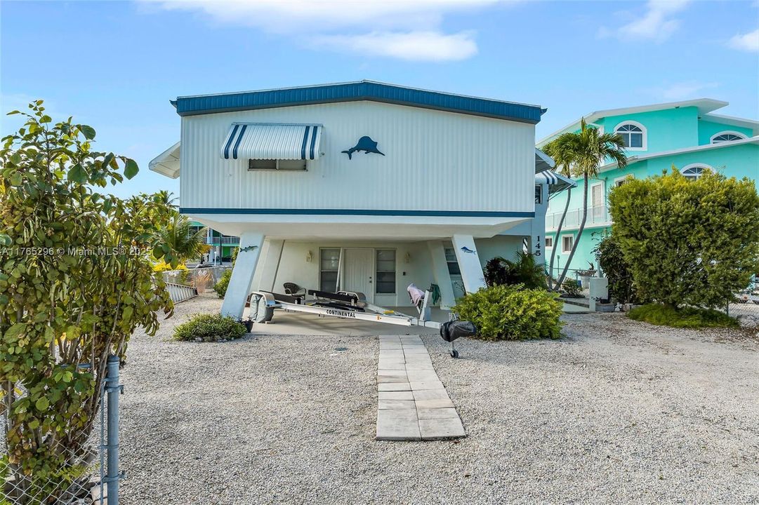 Recently Rented: $4,000 (3 beds, 3 baths, 1579 Square Feet)