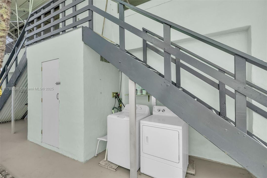 Recently Rented: $4,000 (3 beds, 3 baths, 1579 Square Feet)