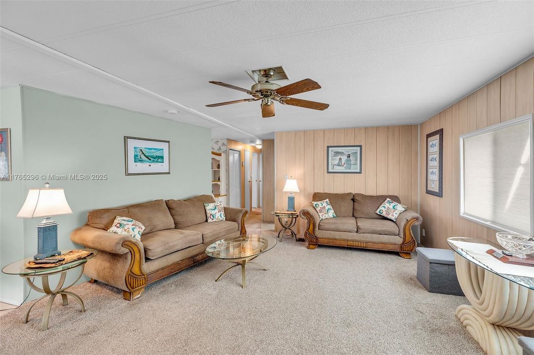 Recently Rented: $4,000 (3 beds, 3 baths, 1579 Square Feet)