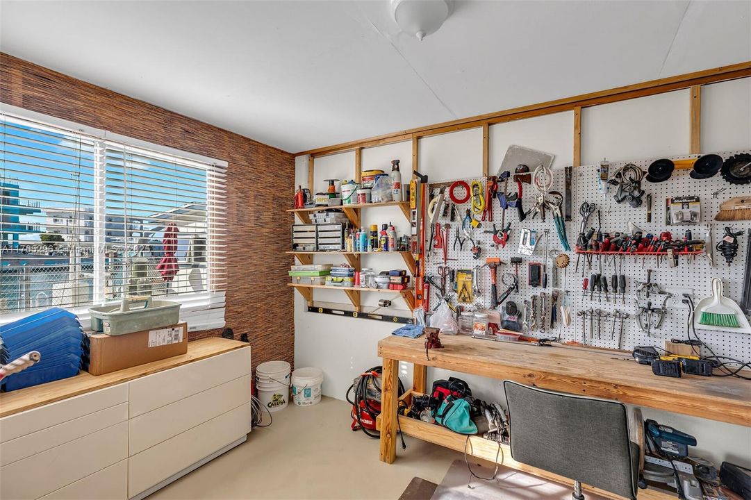 Recently Rented: $4,000 (3 beds, 3 baths, 1579 Square Feet)