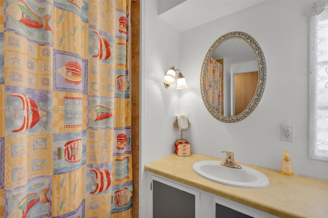 Recently Rented: $4,000 (3 beds, 3 baths, 1579 Square Feet)