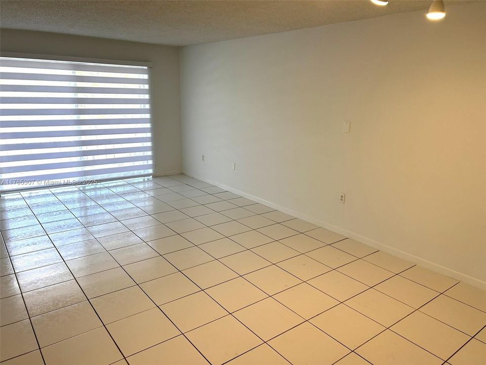 最近售出: $147,500 (1 贝兹, 1 浴室, 816 平方英尺)