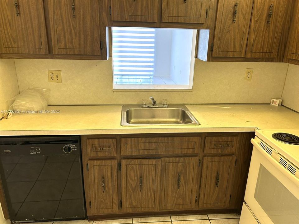 最近售出: $147,500 (1 贝兹, 1 浴室, 816 平方英尺)