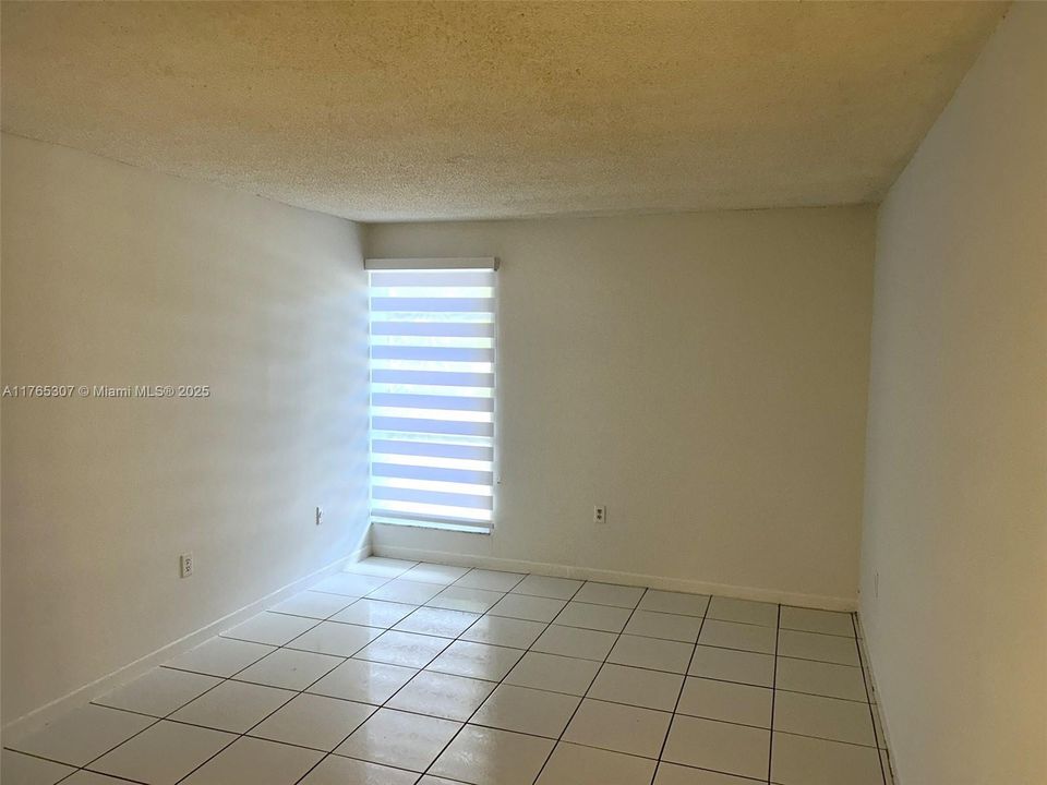 最近售出: $147,500 (1 贝兹, 1 浴室, 816 平方英尺)