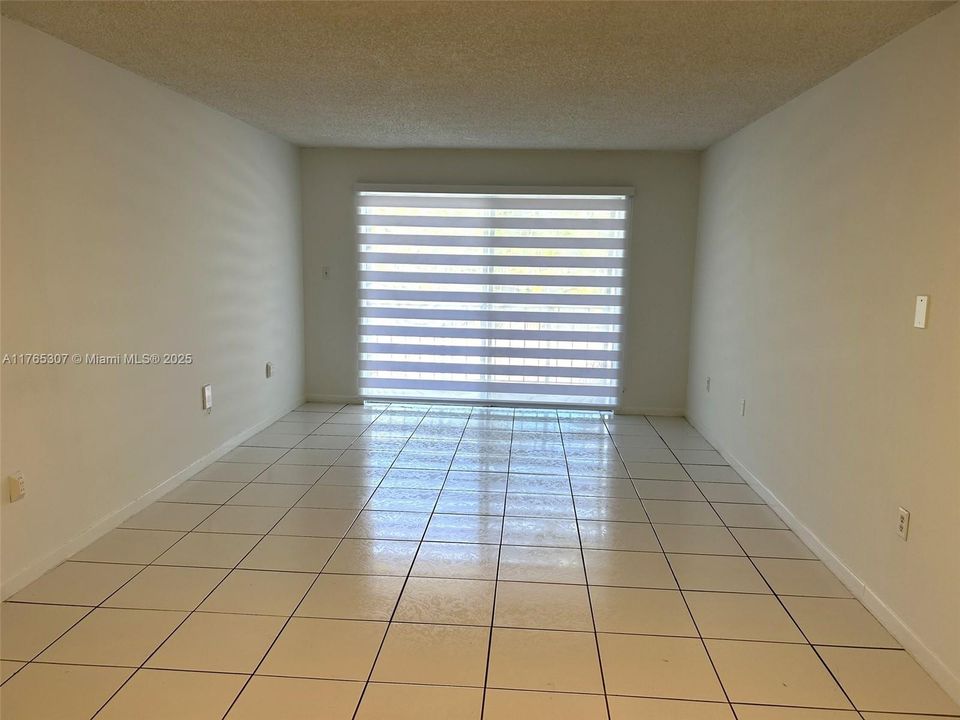 最近售出: $147,500 (1 贝兹, 1 浴室, 816 平方英尺)