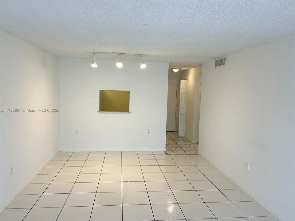 最近售出: $147,500 (1 贝兹, 1 浴室, 816 平方英尺)