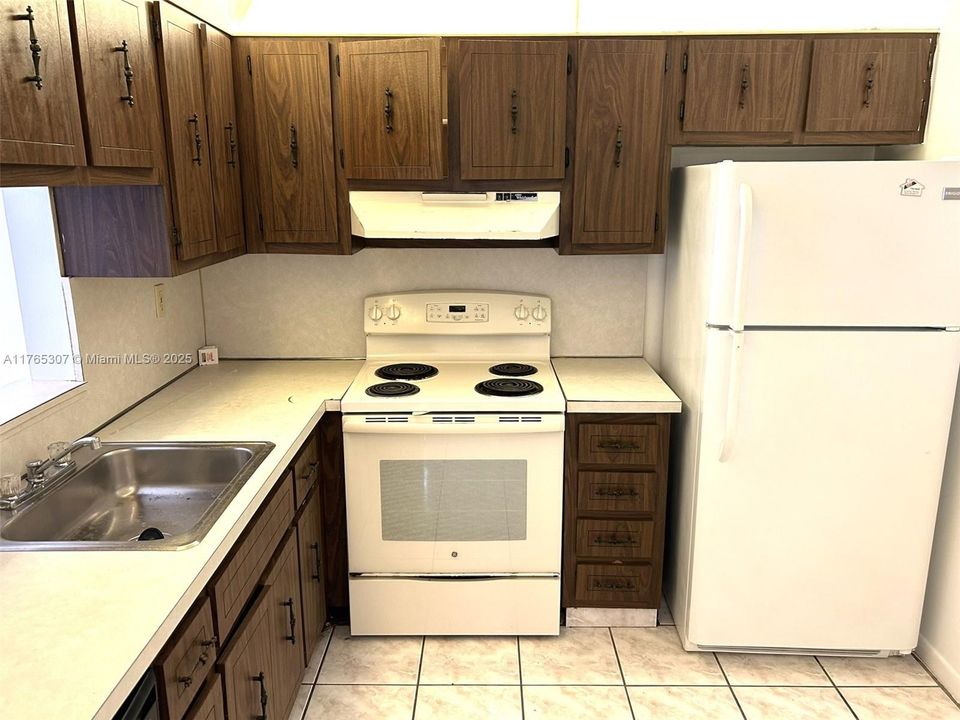 最近售出: $147,500 (1 贝兹, 1 浴室, 816 平方英尺)