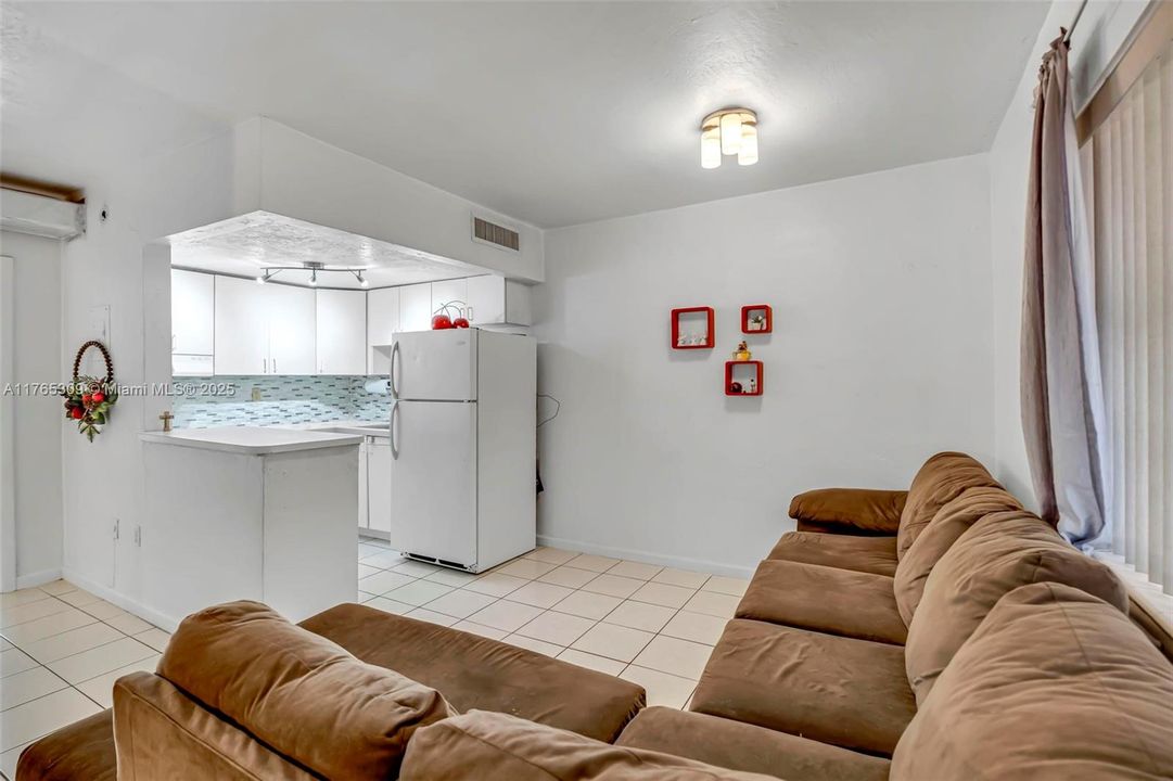 最近售出: $190,000 (1 贝兹, 1 浴室, 583 平方英尺)