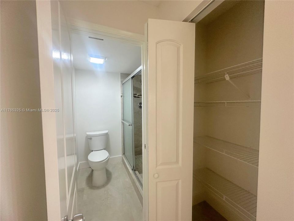 Recientemente alquilado: $2,200 (2 camas, 2 baños, 1200 Pies cuadrados)