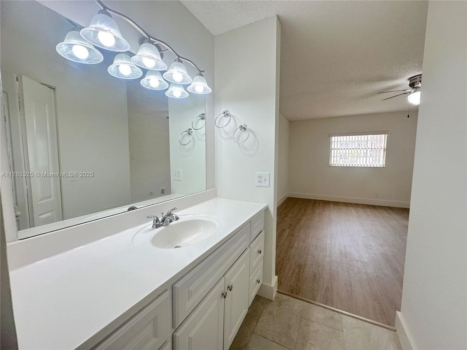 Recientemente alquilado: $2,200 (2 camas, 2 baños, 1200 Pies cuadrados)