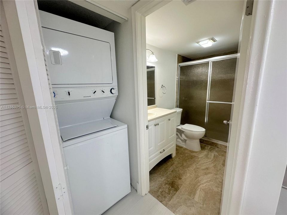 Recientemente alquilado: $2,200 (2 camas, 2 baños, 1200 Pies cuadrados)