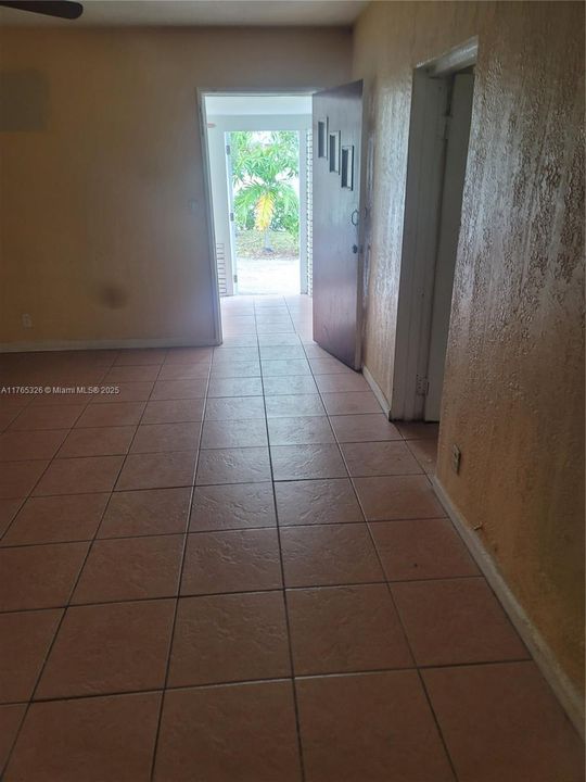 Под контрактом: $3,100 (4 спален, 2 ванн, 1193 Квадратных фут)