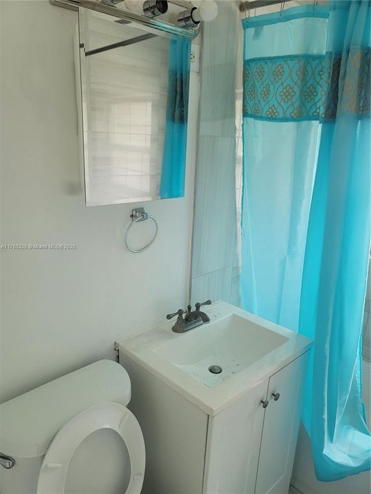 Под контрактом: $3,100 (4 спален, 2 ванн, 1193 Квадратных фут)