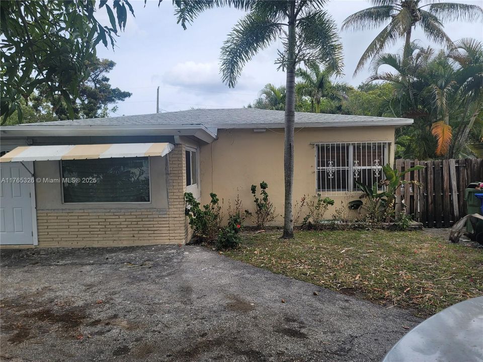 Под контрактом: $3,100 (4 спален, 2 ванн, 1193 Квадратных фут)