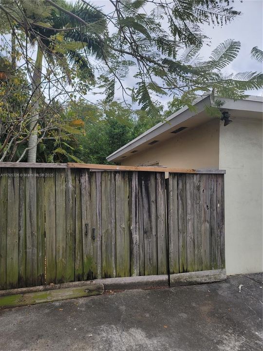 Под контрактом: $3,100 (4 спален, 2 ванн, 1193 Квадратных фут)