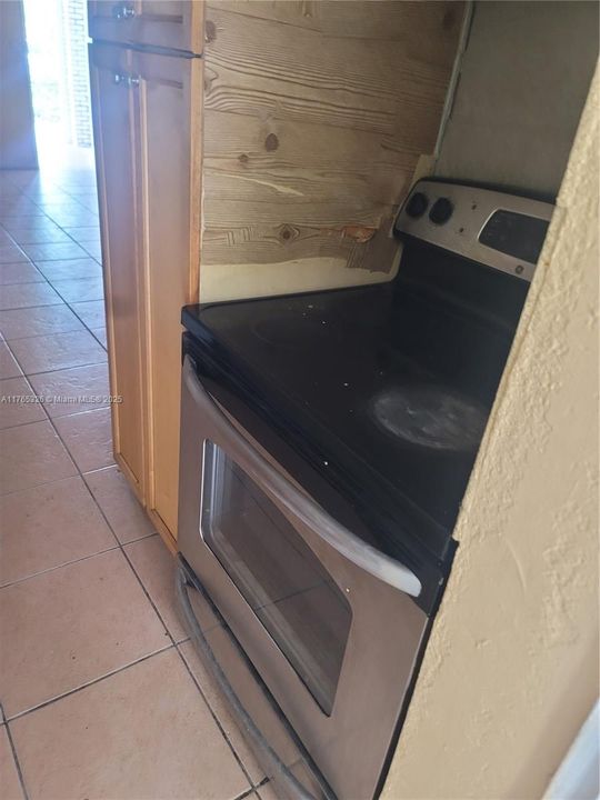 Под контрактом: $3,100 (4 спален, 2 ванн, 1193 Квадратных фут)