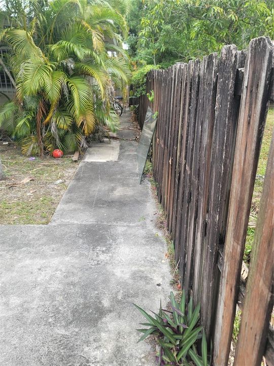 Под контрактом: $3,100 (4 спален, 2 ванн, 1193 Квадратных фут)