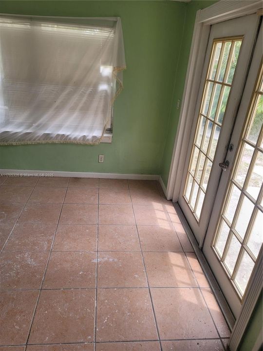 Под контрактом: $3,100 (4 спален, 2 ванн, 1193 Квадратных фут)