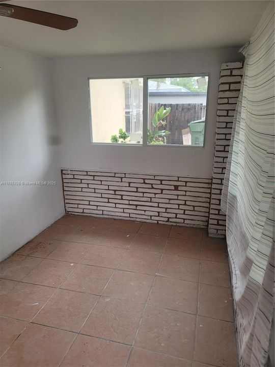 Под контрактом: $3,100 (4 спален, 2 ванн, 1193 Квадратных фут)