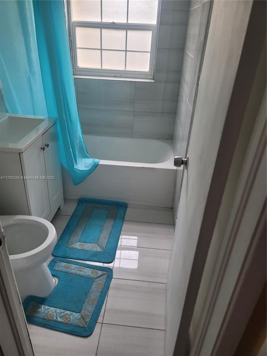 Под контрактом: $3,100 (4 спален, 2 ванн, 1193 Квадратных фут)