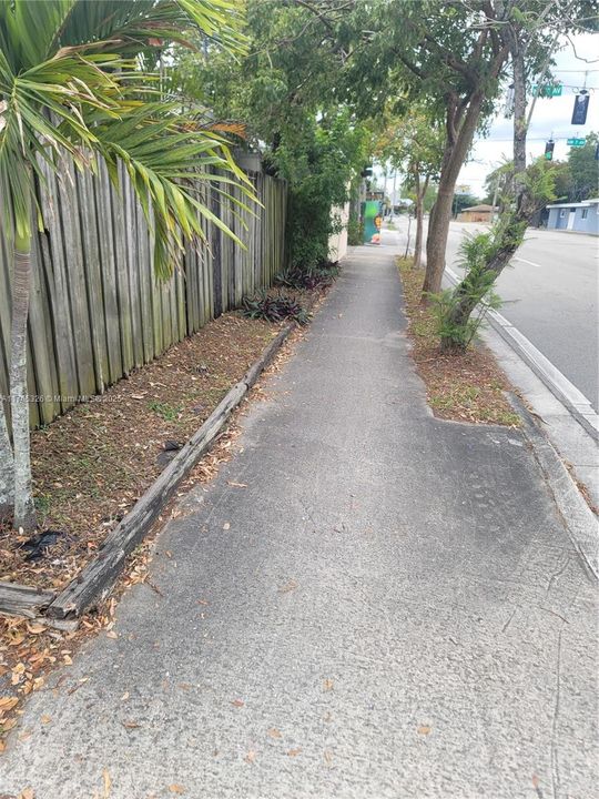 Под контрактом: $3,100 (4 спален, 2 ванн, 1193 Квадратных фут)