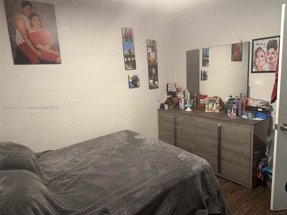 最近售出: $497,000 (3 贝兹, 1 浴室, 888 平方英尺)