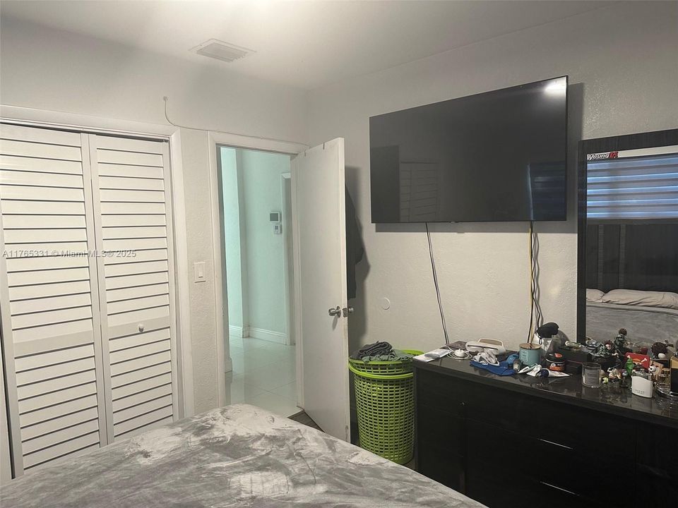 最近售出: $497,000 (3 贝兹, 1 浴室, 888 平方英尺)