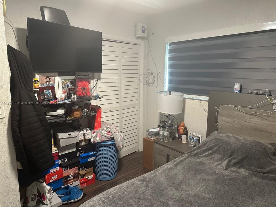 最近售出: $497,000 (3 贝兹, 1 浴室, 888 平方英尺)