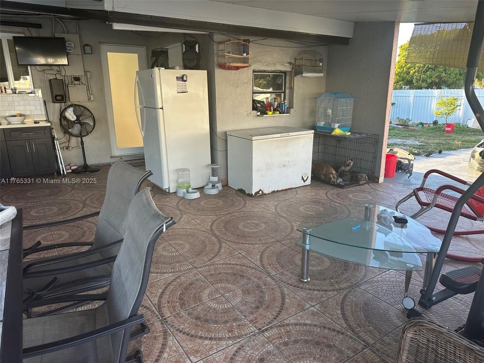 最近售出: $497,000 (3 贝兹, 1 浴室, 888 平方英尺)