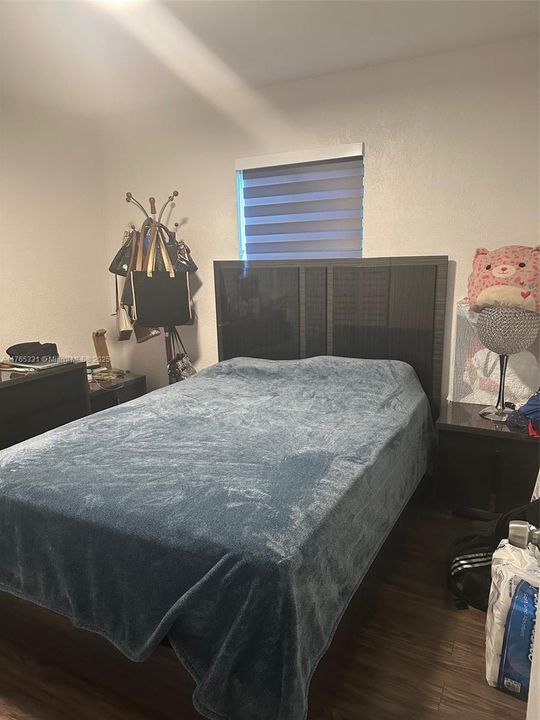 最近售出: $497,000 (3 贝兹, 1 浴室, 888 平方英尺)