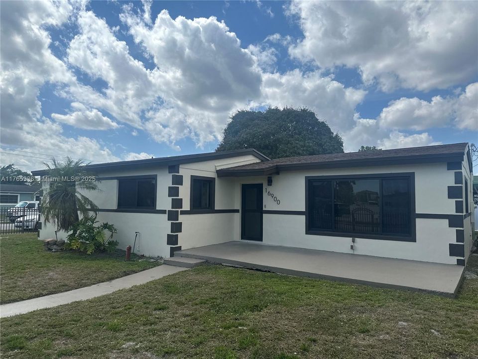 Recently Rented: $3,200 (3 beds, 1 baths, 1254 Square Feet)