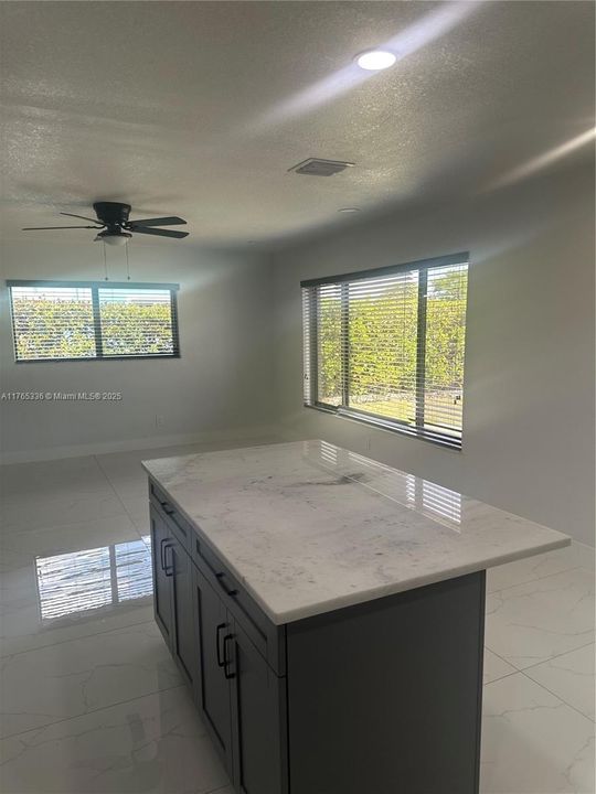 Recently Rented: $3,200 (3 beds, 1 baths, 1254 Square Feet)