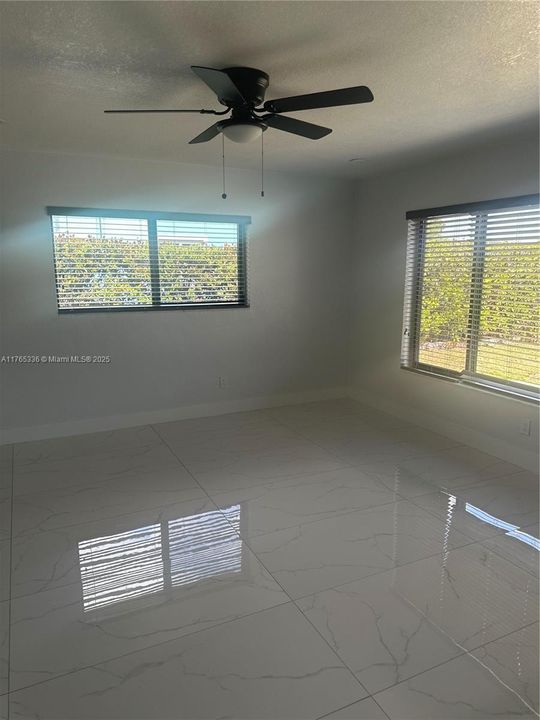 Recently Rented: $3,200 (3 beds, 1 baths, 1254 Square Feet)