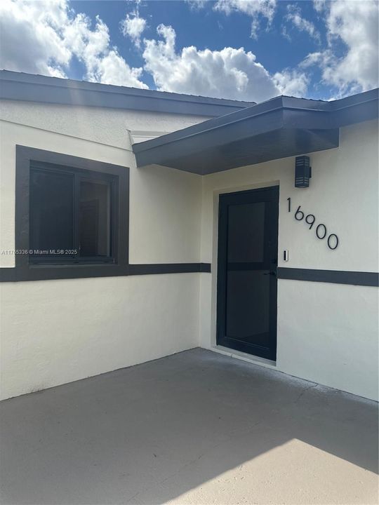 Recently Rented: $3,200 (3 beds, 1 baths, 1254 Square Feet)