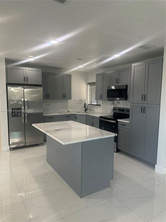 Recently Rented: $3,200 (3 beds, 1 baths, 1254 Square Feet)