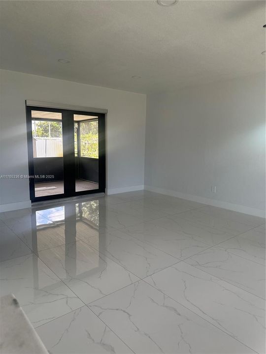 Recently Rented: $3,200 (3 beds, 1 baths, 1254 Square Feet)