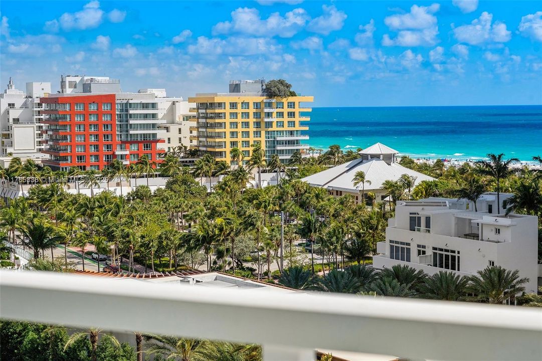 Recently Sold: $1,425,000 (2 beds, 2 baths, 1042 Square Feet)