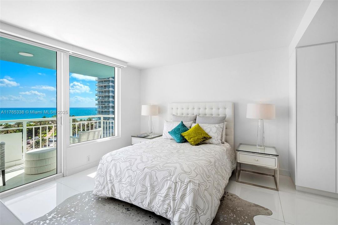 Recently Sold: $1,425,000 (2 beds, 2 baths, 1042 Square Feet)