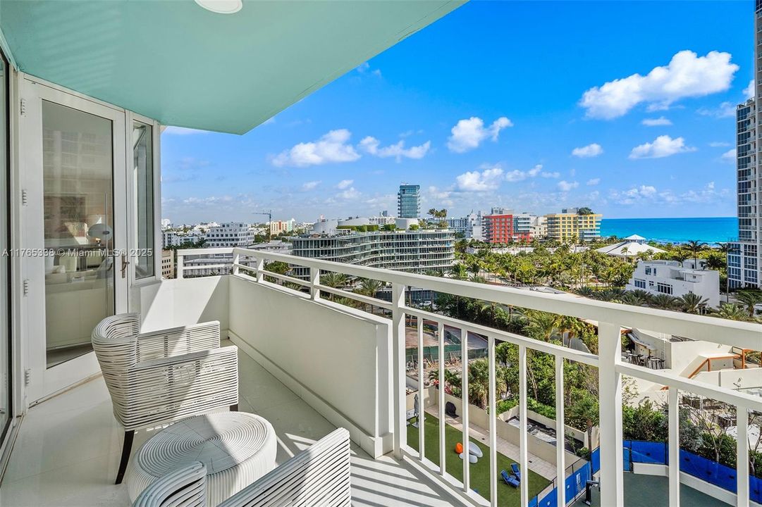 Recently Sold: $1,425,000 (2 beds, 2 baths, 1042 Square Feet)