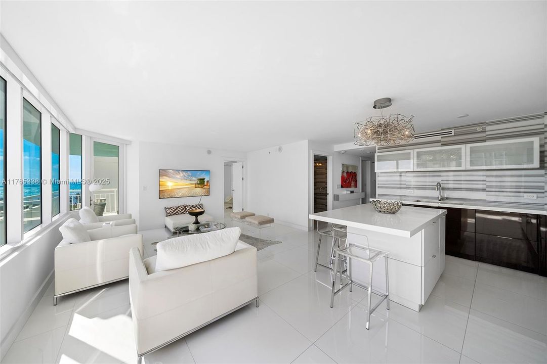 Recently Sold: $1,425,000 (2 beds, 2 baths, 1042 Square Feet)