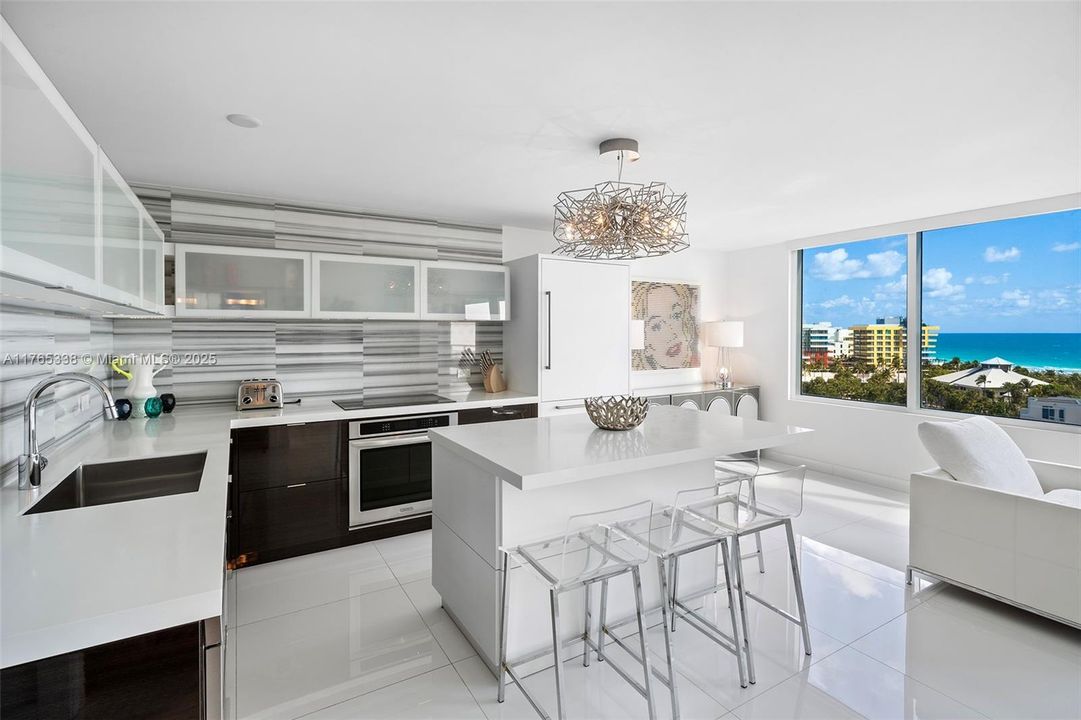 Recently Sold: $1,425,000 (2 beds, 2 baths, 1042 Square Feet)