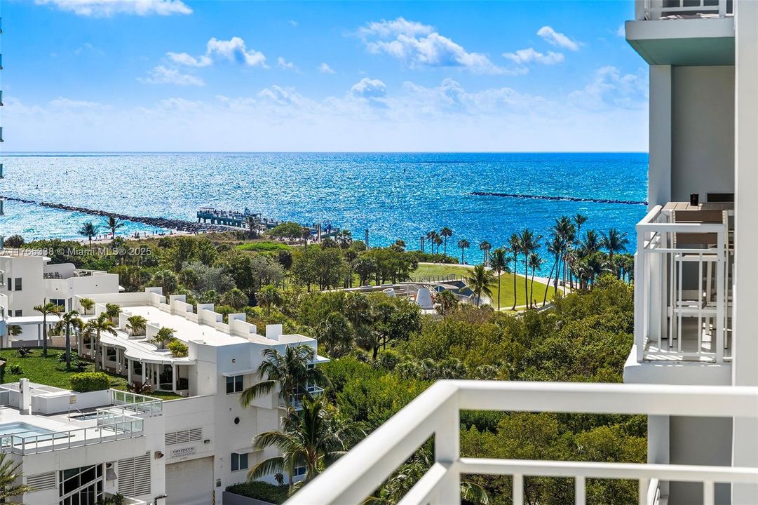 Recently Sold: $1,425,000 (2 beds, 2 baths, 1042 Square Feet)