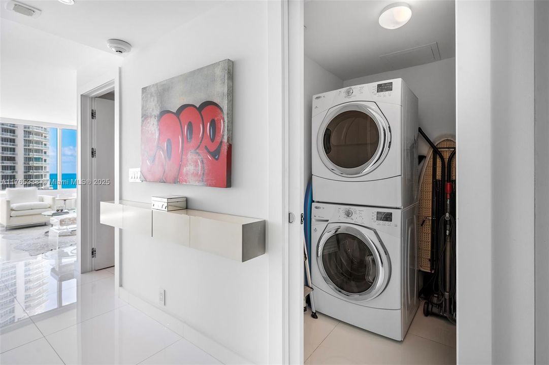 Recently Sold: $1,425,000 (2 beds, 2 baths, 1042 Square Feet)