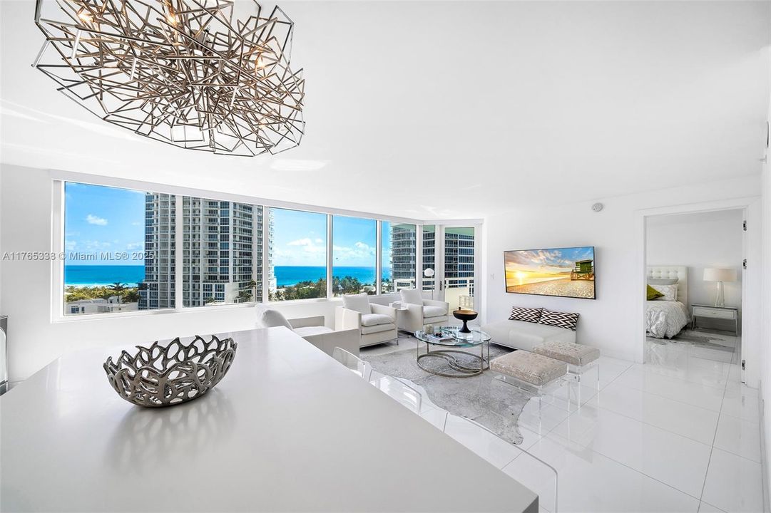 Recently Sold: $1,425,000 (2 beds, 2 baths, 1042 Square Feet)
