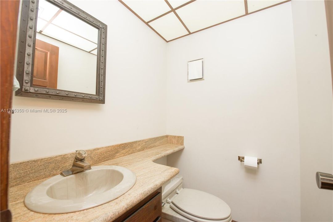 Recently Sold: $3,500,000 (6 beds, 3 baths, 2954 Square Feet)