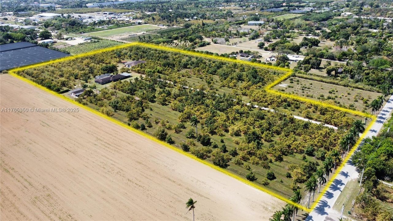 Recently Sold: $3,500,000 (6 beds, 3 baths, 2954 Square Feet)