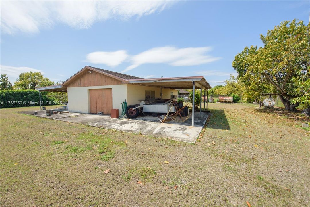 Recently Sold: $3,500,000 (6 beds, 3 baths, 2954 Square Feet)